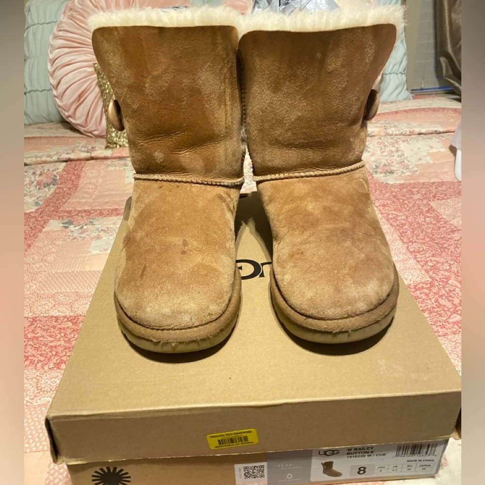 UGG Chestnut Bailey Button Boots size 8 Authentic